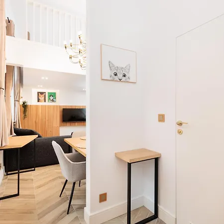 Urban Light - 3' Main Square - By Upstairs 크라쿠프